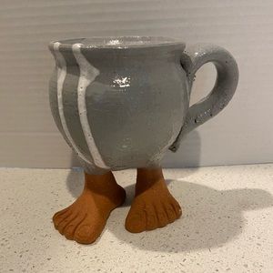 Vintage 80’s pottery mug with feet. 4 1/2”h 4 1/2”w with handle